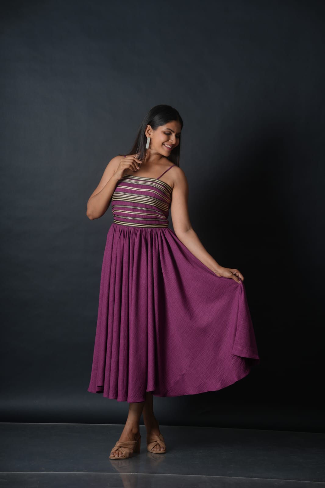 Magenta sleeveless midi dress