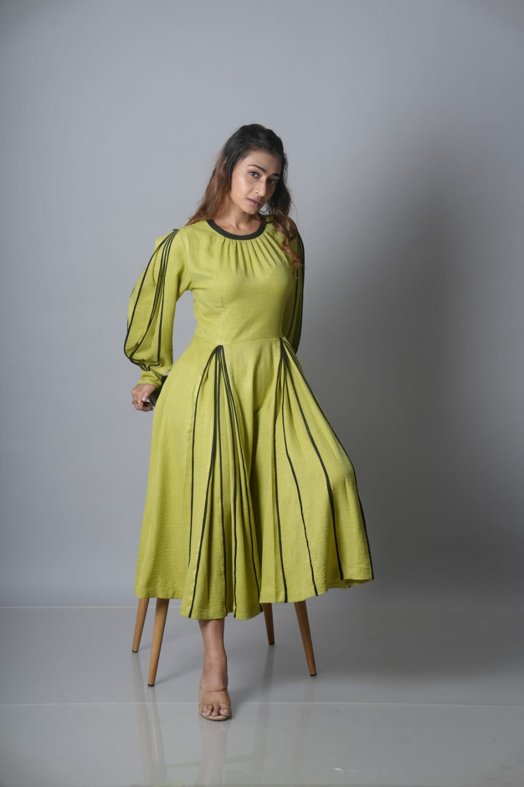 Green balloon hand long dress
