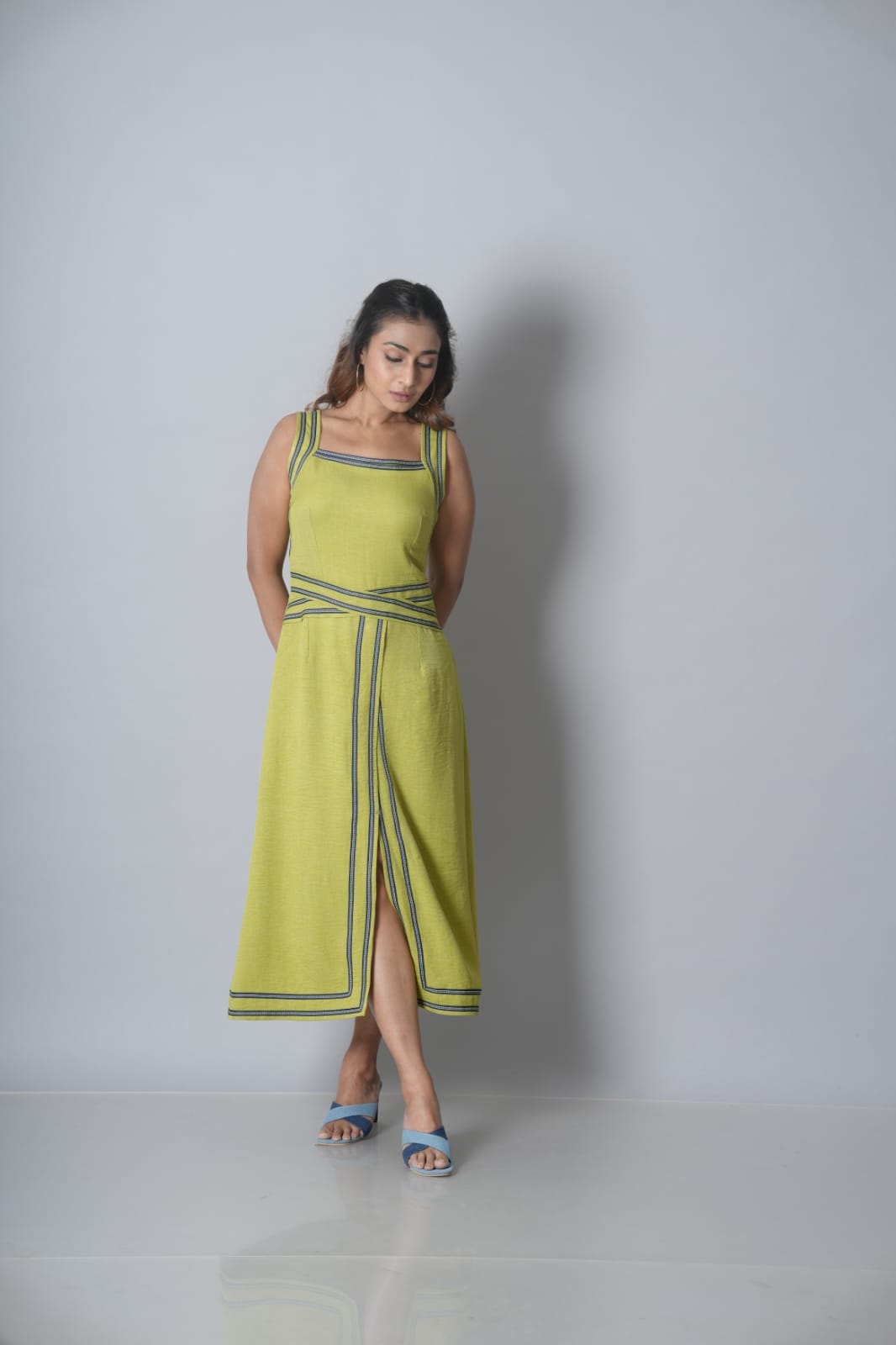 Green square neck sleeveless dress